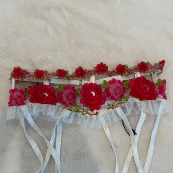 New! For Love & and Lemons V-day Floral Embroidered Garter Belt 31671 - Picture 5 of 10